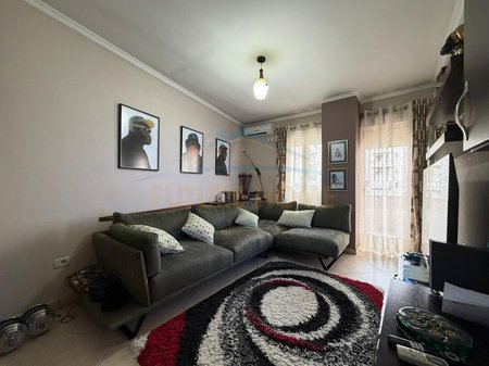 Shitet, Apartament 1+1, Fresk.