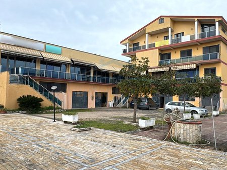 Shitet Godine Multifunksjonale , Xhafzotaj , Durres