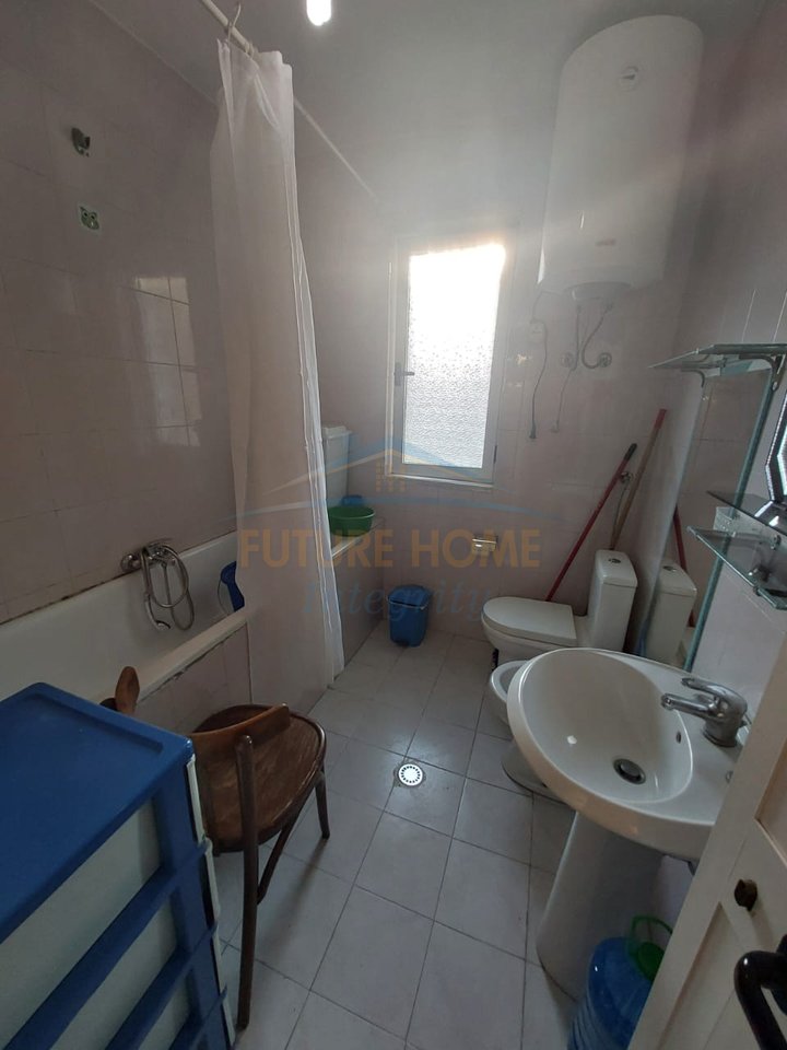 Shitet, Apartament 1+1, Ish Tregu Elektrik, Tiranë.