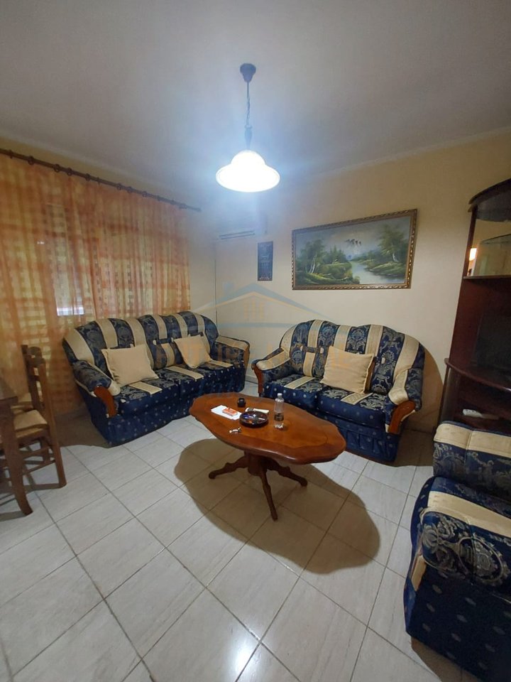 Shitet, Apartament 1+1, Ish Tregu Elektrik, Tiranë.