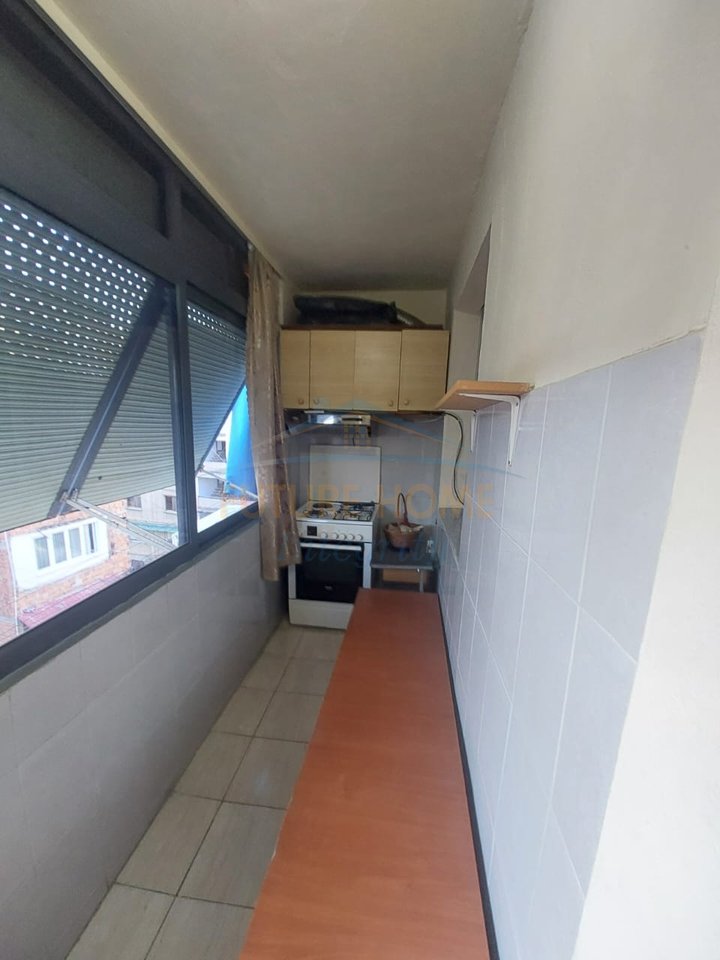Shitet, Apartament 1+1, Ish Tregu Elektrik, Tiranë.