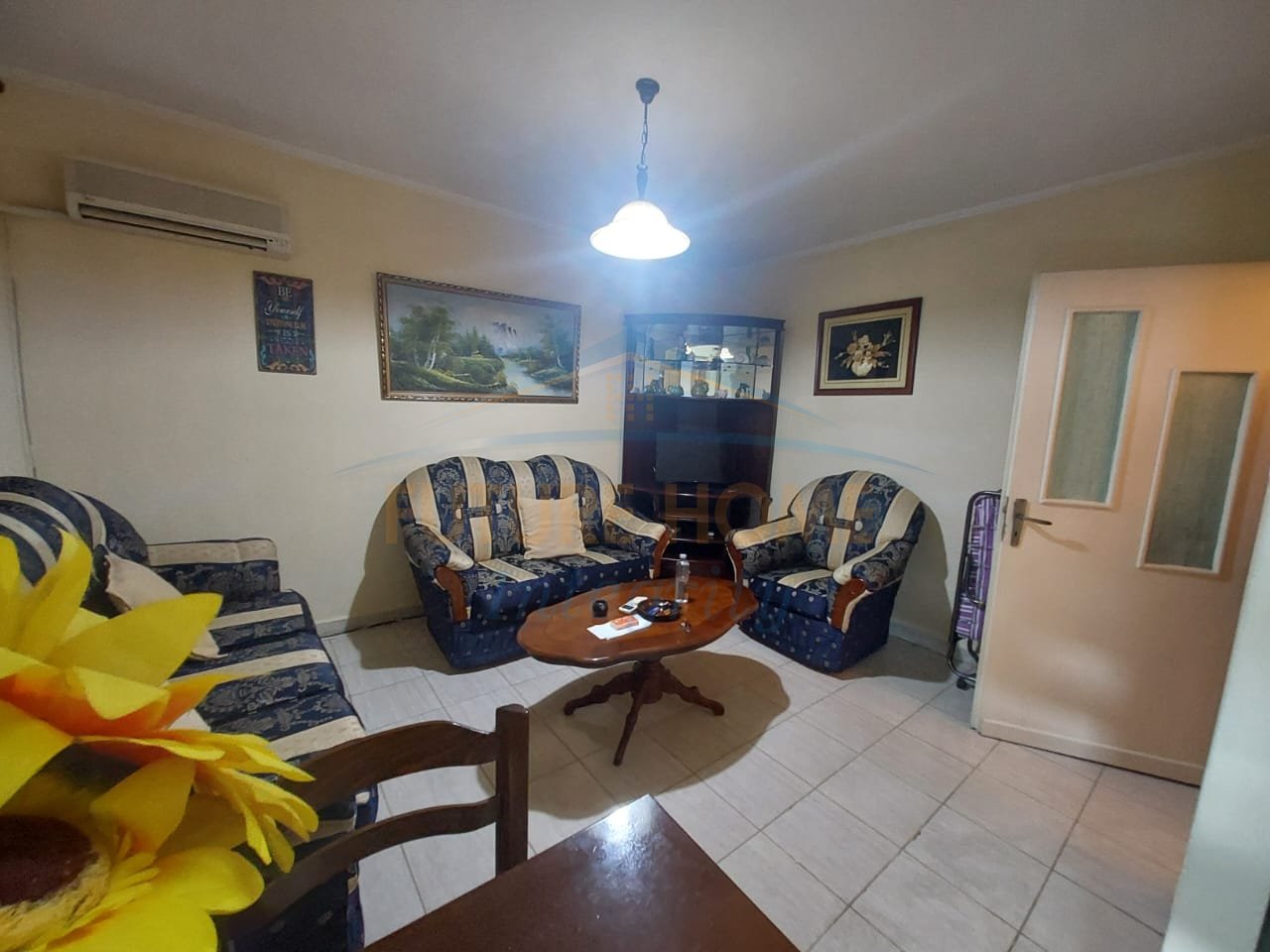 Shitet, Apartament 1+1, Ish Tregu Elektrik, Tiranë.