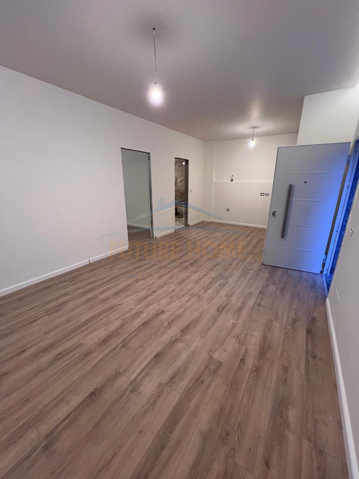 Shitet, Apartament 1+1, Materniteti i Ri