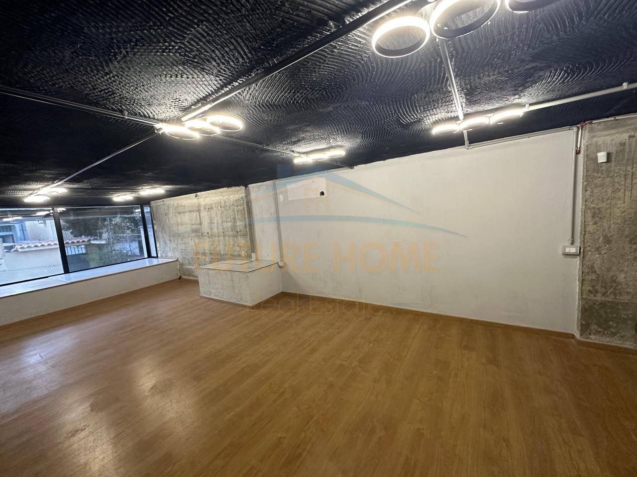 Qera, Ambient Zyre, Tregu Çam,Tiranë.