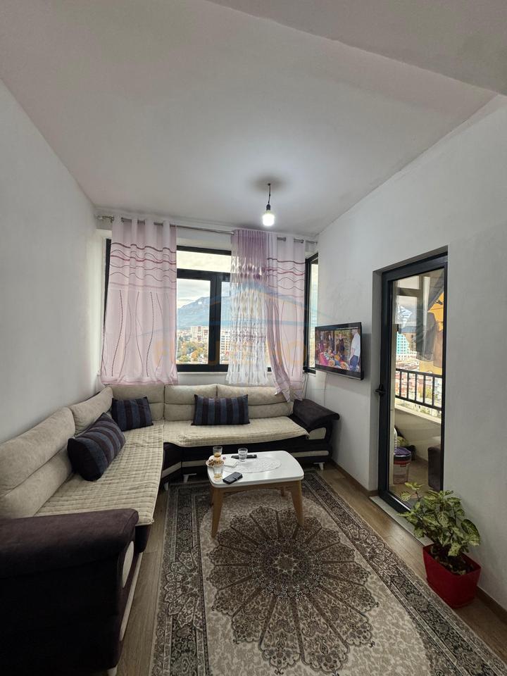 Shitet , Apartament 2+1+2+ Post Parkimi, Porcelan, Tirane