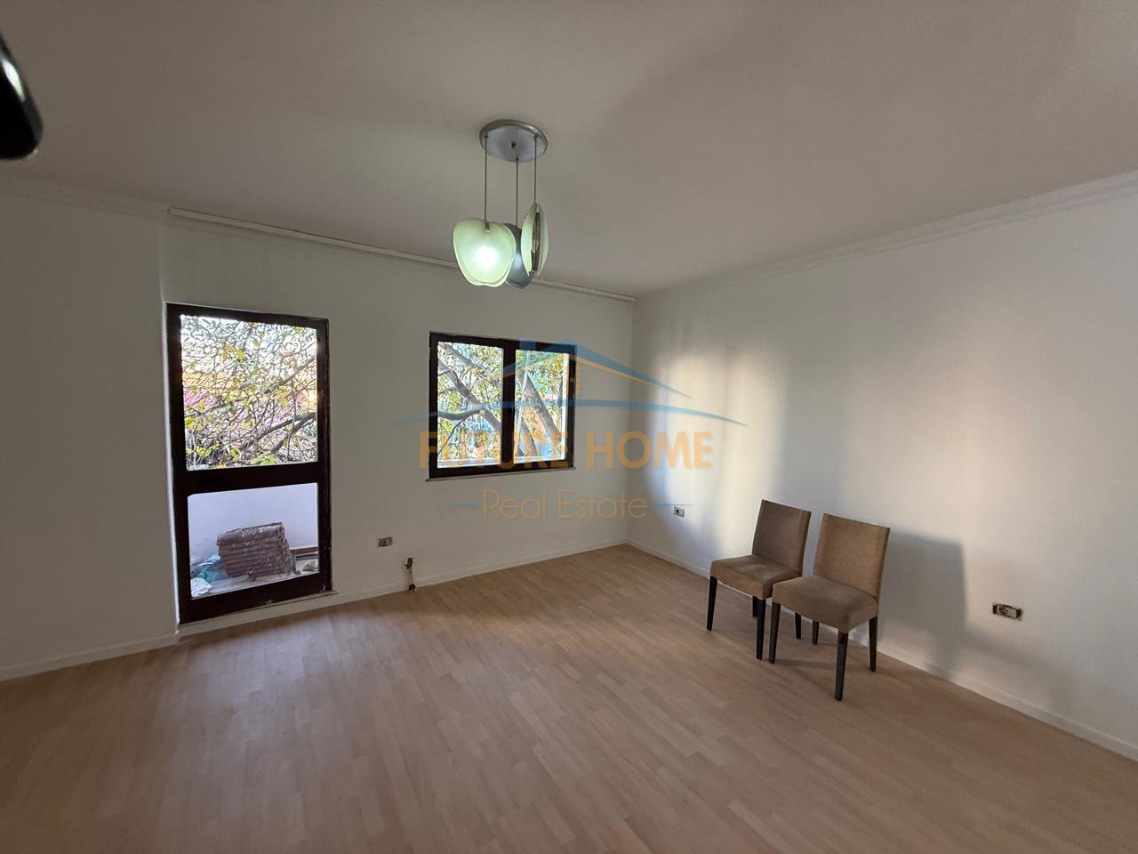 Shitet, Apartament 2+1, Shkolla e Kuqe, Tirane