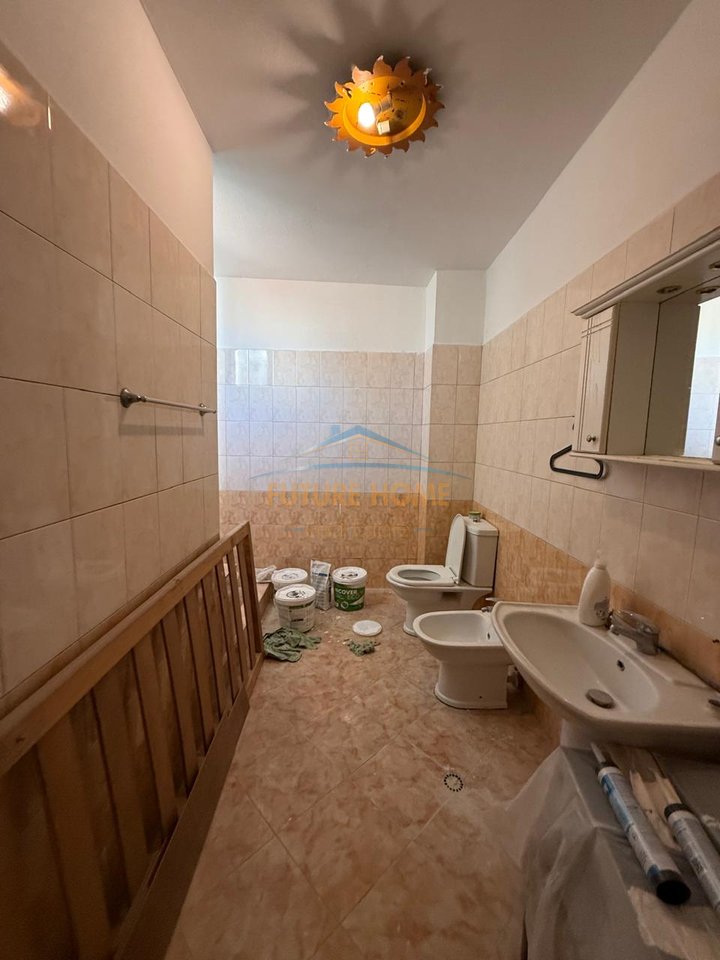 Shitet, Apartament 2+1, Shkolla e Kuqe, Tirane