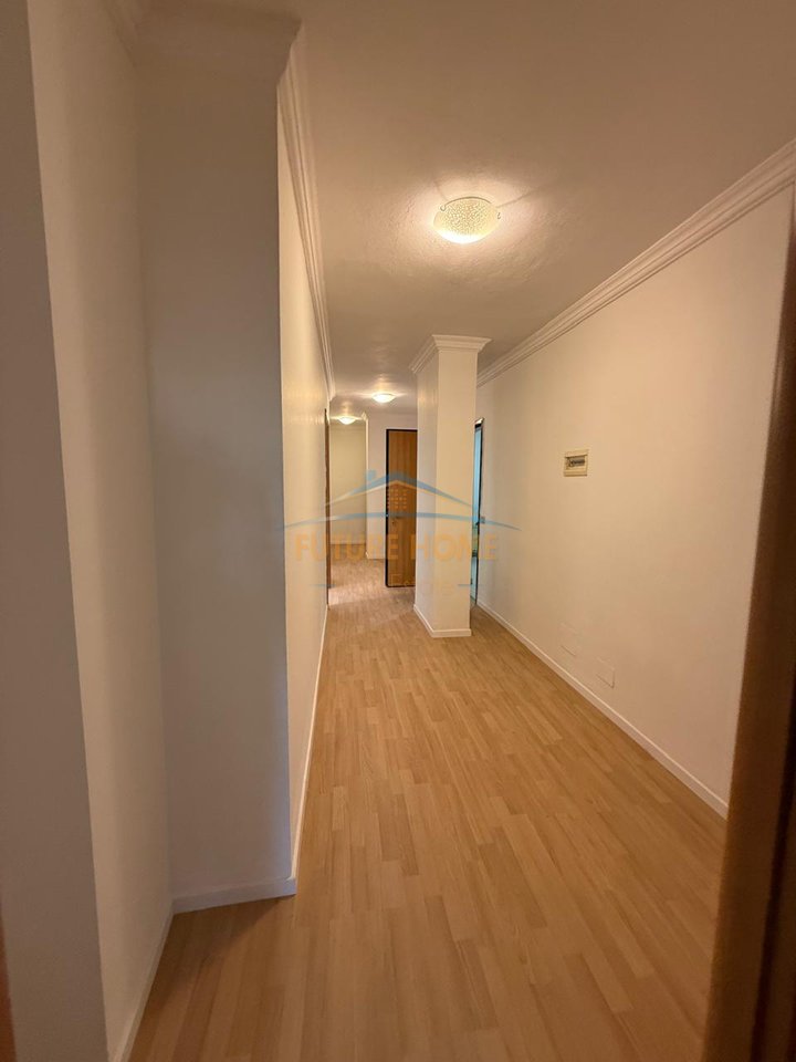 Shitet, Apartament 2+1, Shkolla e Kuqe, Tirane