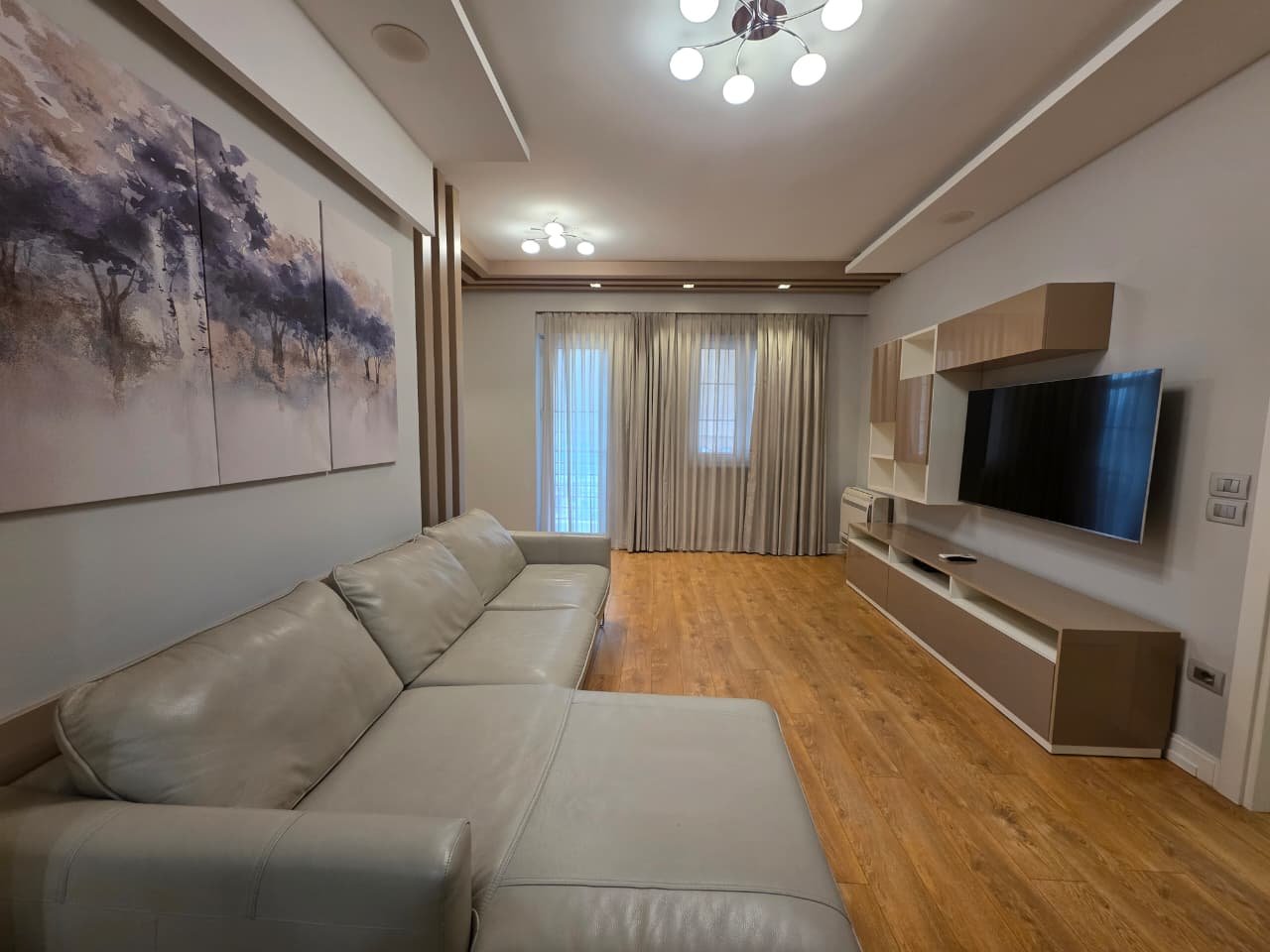 Qera,Apartament 1+1 tek Ish Parku i Autobuzave, Tirane.