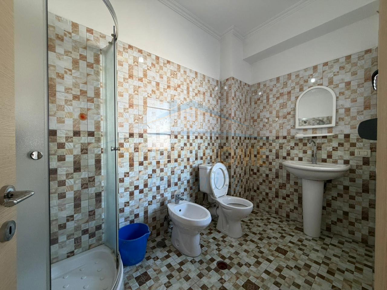 Qera, Apartament 2+1+2, Unaza e Re, Tiranë.