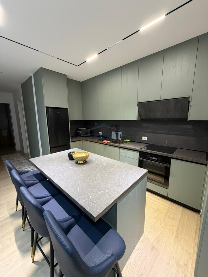 Shitet, Apartament 2+1+2+Post Parkimi, "Kompleksi Delijorgji ", Tiranë