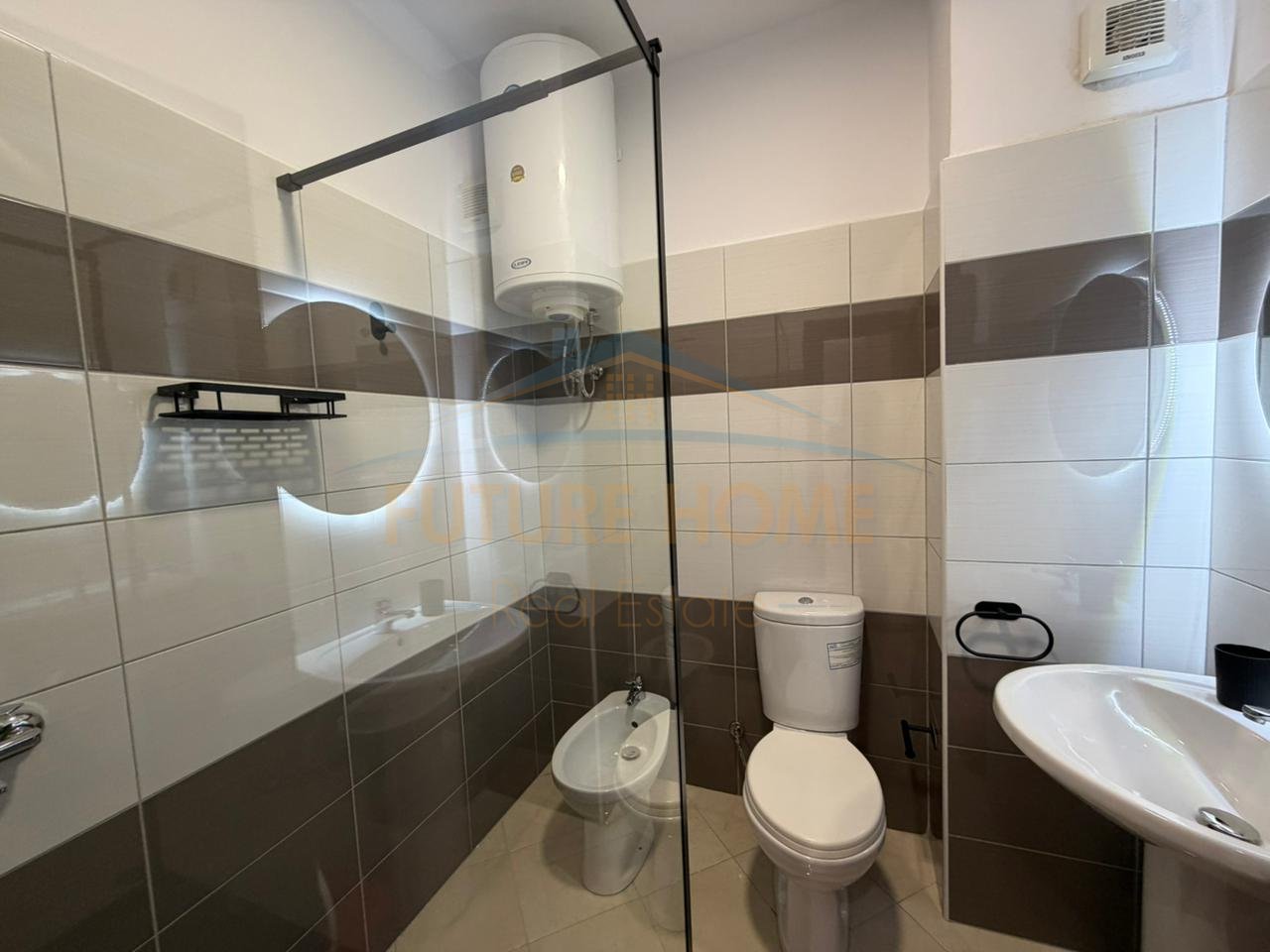 Qera, Apartament 2+2+2 Ballkone, Prane UKD, Durres