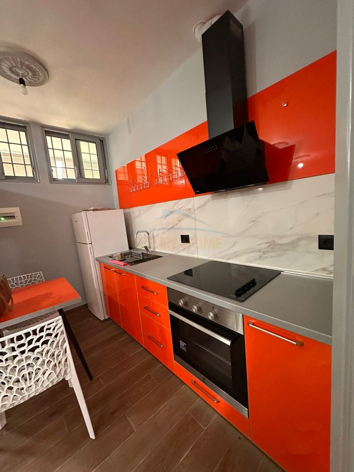 Qera , Shtëpi Private 1+1, Lagja ¨10 Korriku¨ , Vlore