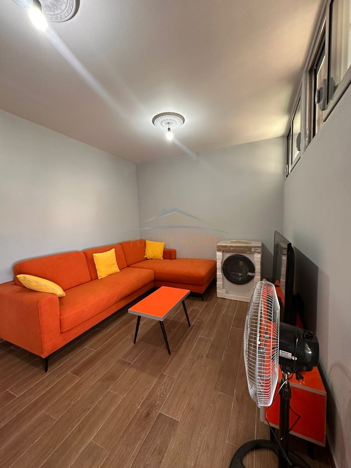 Qera , Shtëpi Private 1+1, Lagja ¨10 Korriku¨ , Vlore