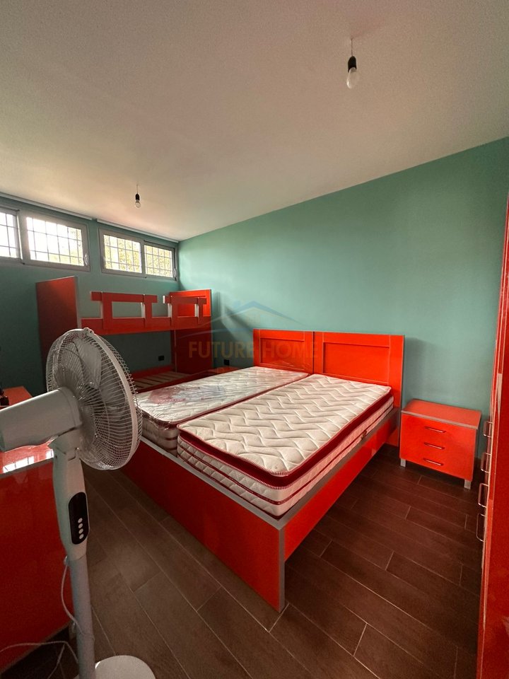 Qera , Shtëpi Private 1+1, Lagja ¨10 Korriku¨ , Vlore