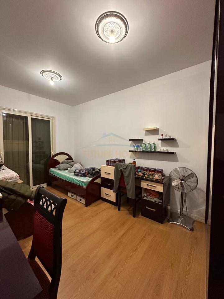 Shitet, Apartament 2+1, Lagjia 10 korriku ,Vlore, Centrale