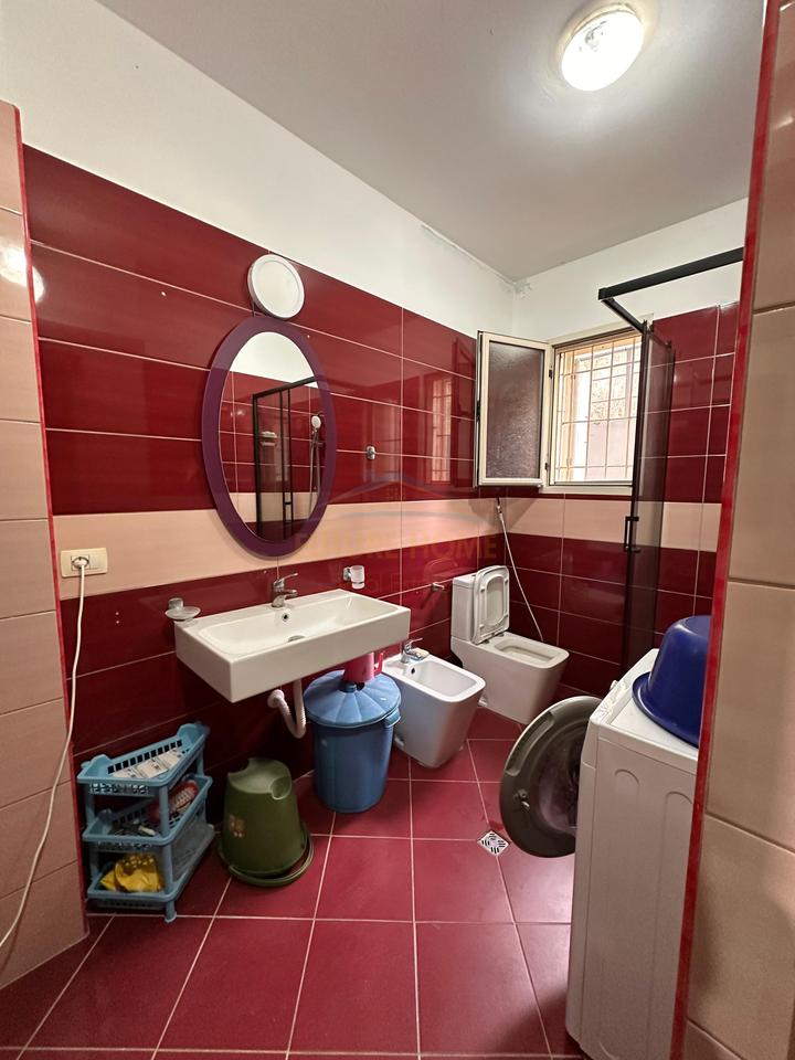 Shitet, Apartament 2+1, Lagjia 10 korriku ,Vlore, Centrale