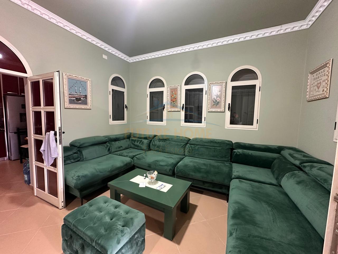 Shitet, Apartament 2+1, Lagjia 10 korriku ,Vlore, Centrale