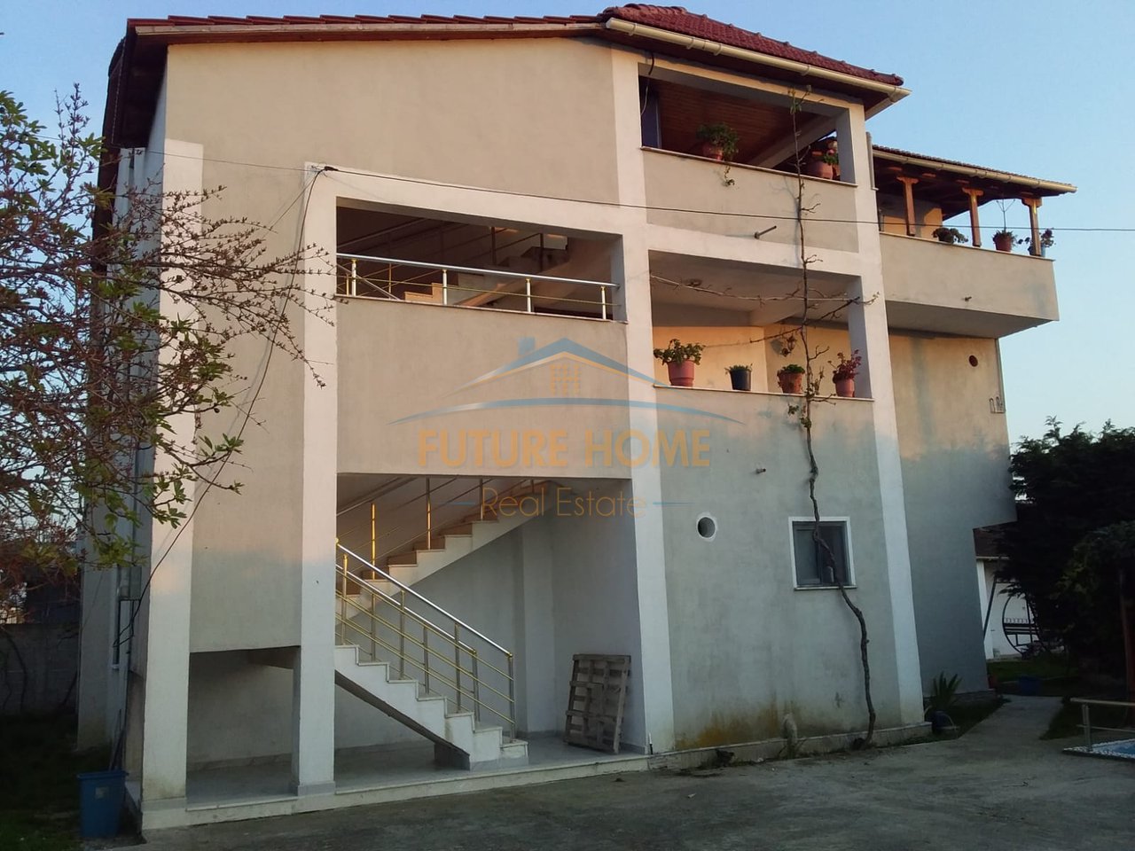 Shitet, Vilë 3-katëshe, Rinia, Durrës,