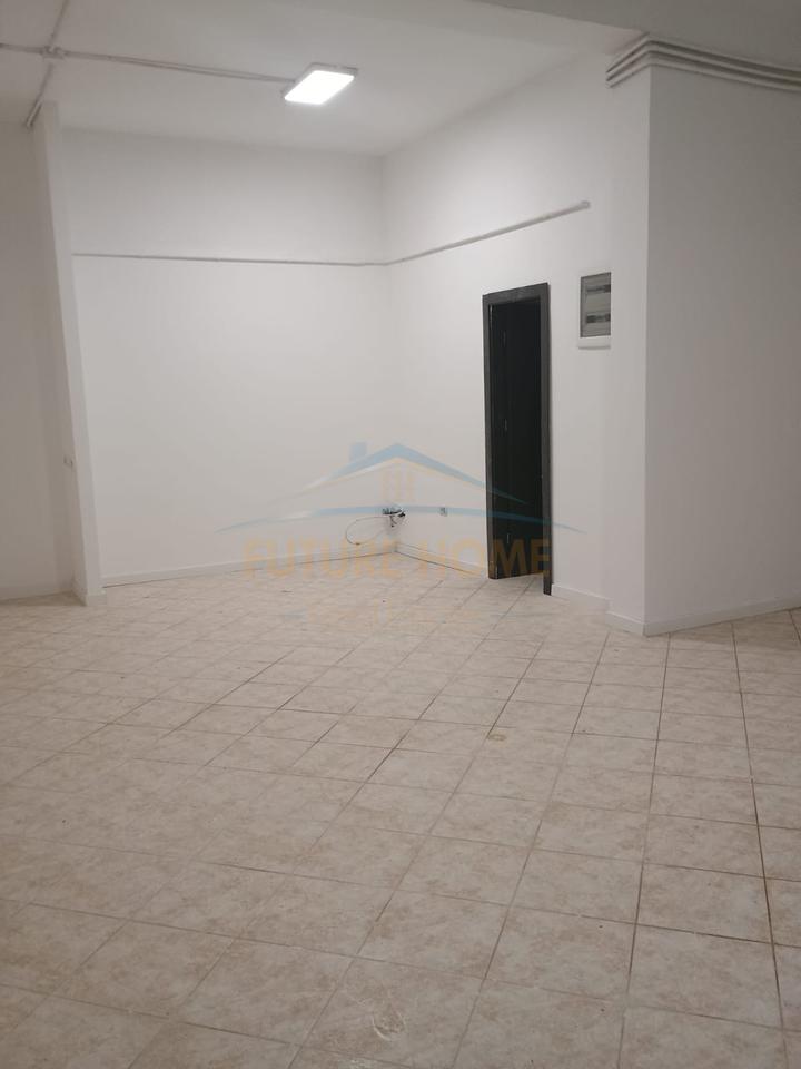 Shitet, Ambient Biznesi, Lagja e Cabenjve, Tiranë