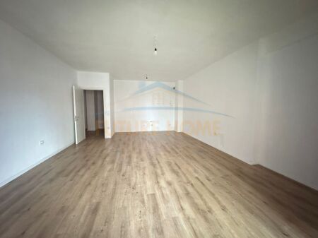 Qera, Apartament 2+1+Post parkimi, Unaza e Re