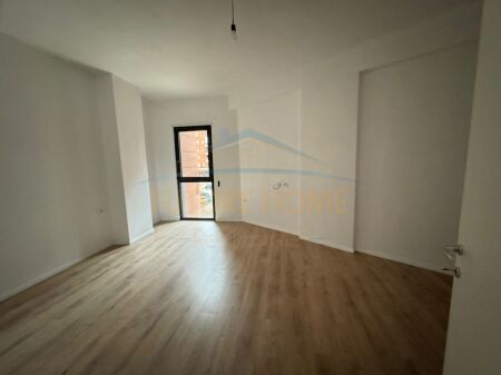 Qera, Apartament 2+1+Post parkimi, Unaza e Re