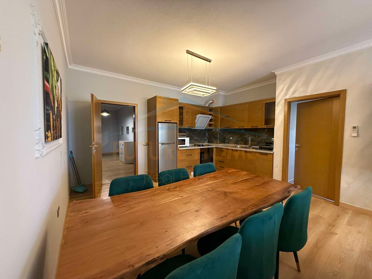 Qira, Apartament 3+1+2, Liqeni i Thate