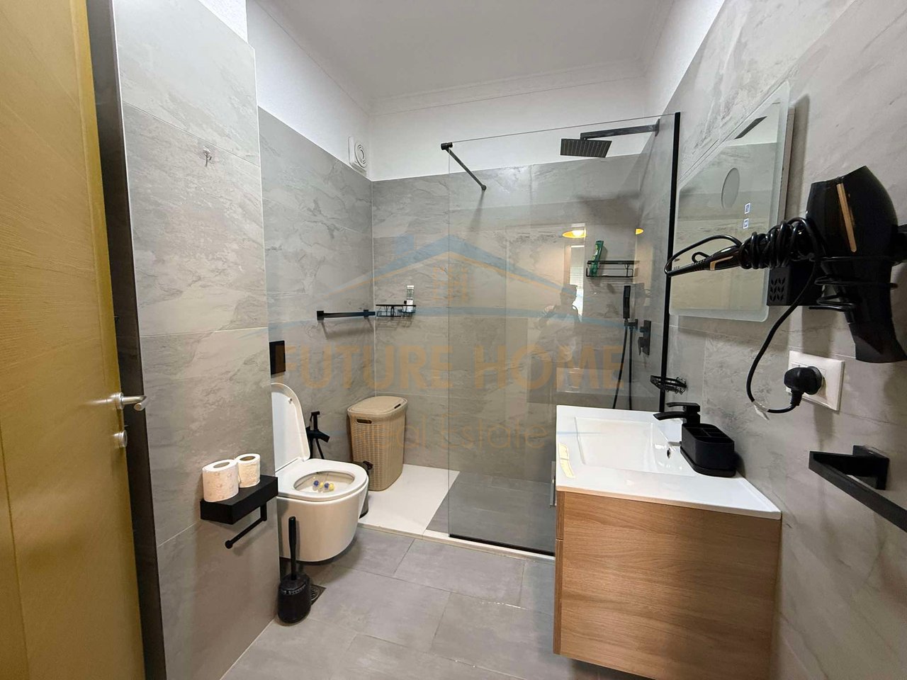 Qira, Apartament 3+1+2, Liqeni i Thate