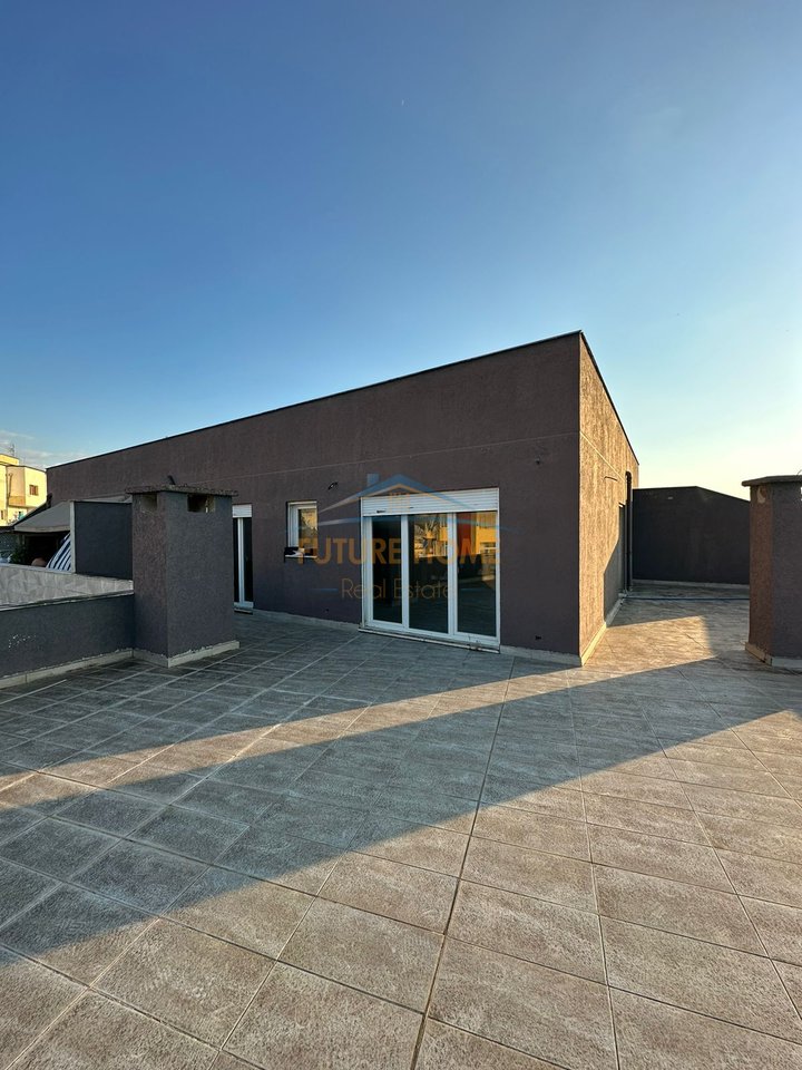Shitje, Penthouse, Bulevardi Zhan Dark,Tiranë.