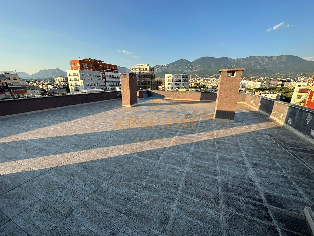 Shitje, Penthouse, Bulevardi Zhan Dark,Tiranë.