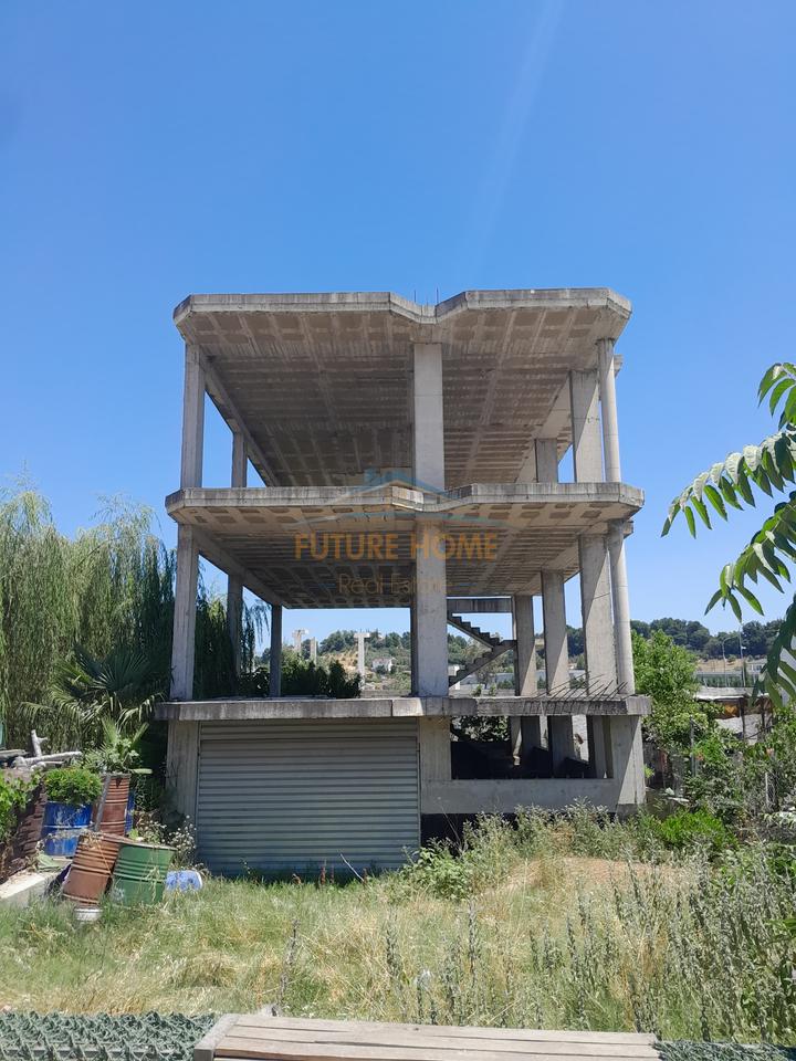 In vendita, edificio di 3 piani, Kashar, Tirana.