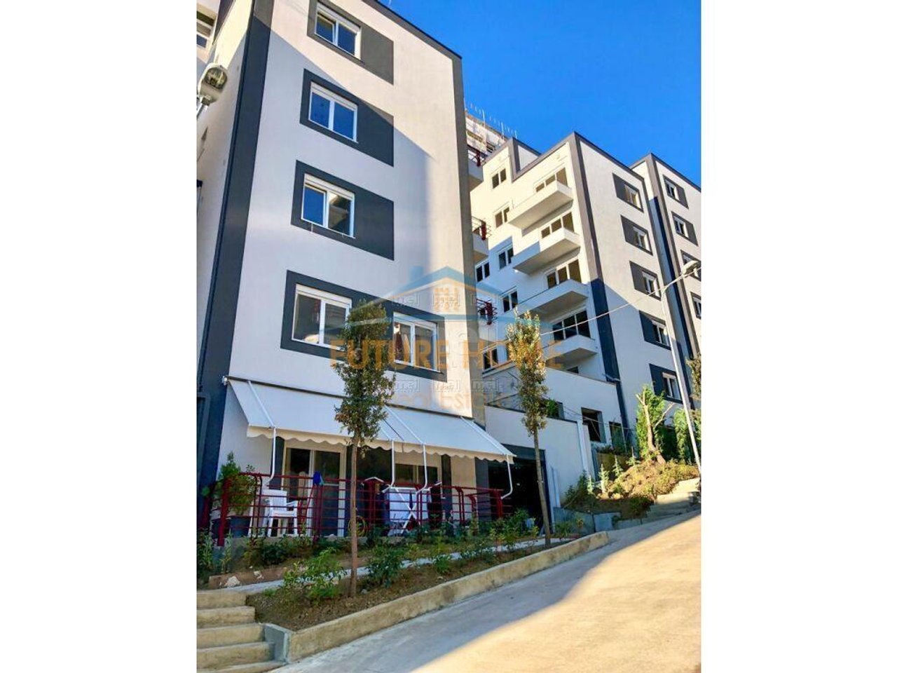 Shitet, Apartament 2+1+Post Parkimi , Liqeni i Thatë, Tiranë.