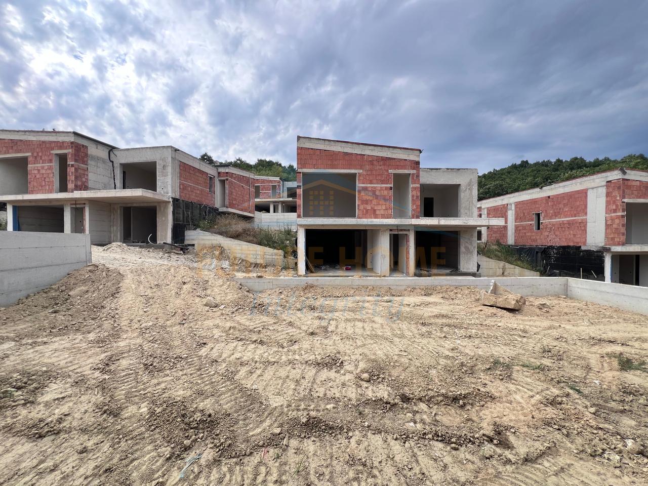 In vendita, Villa su 2 piani, Green Field Residence, Tirana.