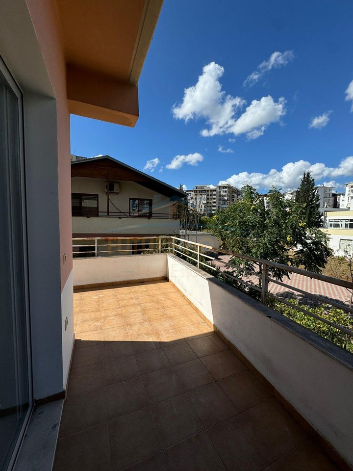 For sale, Apartment 2+1+2, Fresk, Tirana.