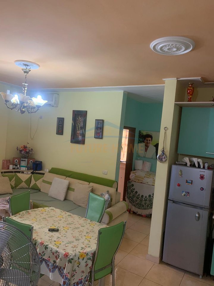 Shitet, Apartament 2+1+2, Golem.