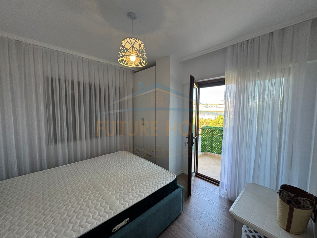 Shitet, Apartament 2+1+2, Mali i Robit, Golem