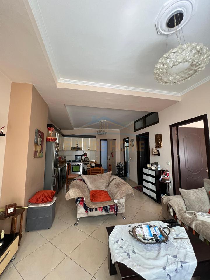 Shitet, Apartament  2+1, Fresk, Tirane