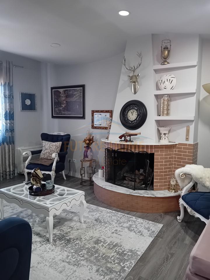 In vendita, Villa su 2 piani, Via Jorgo Plaku. Tirana