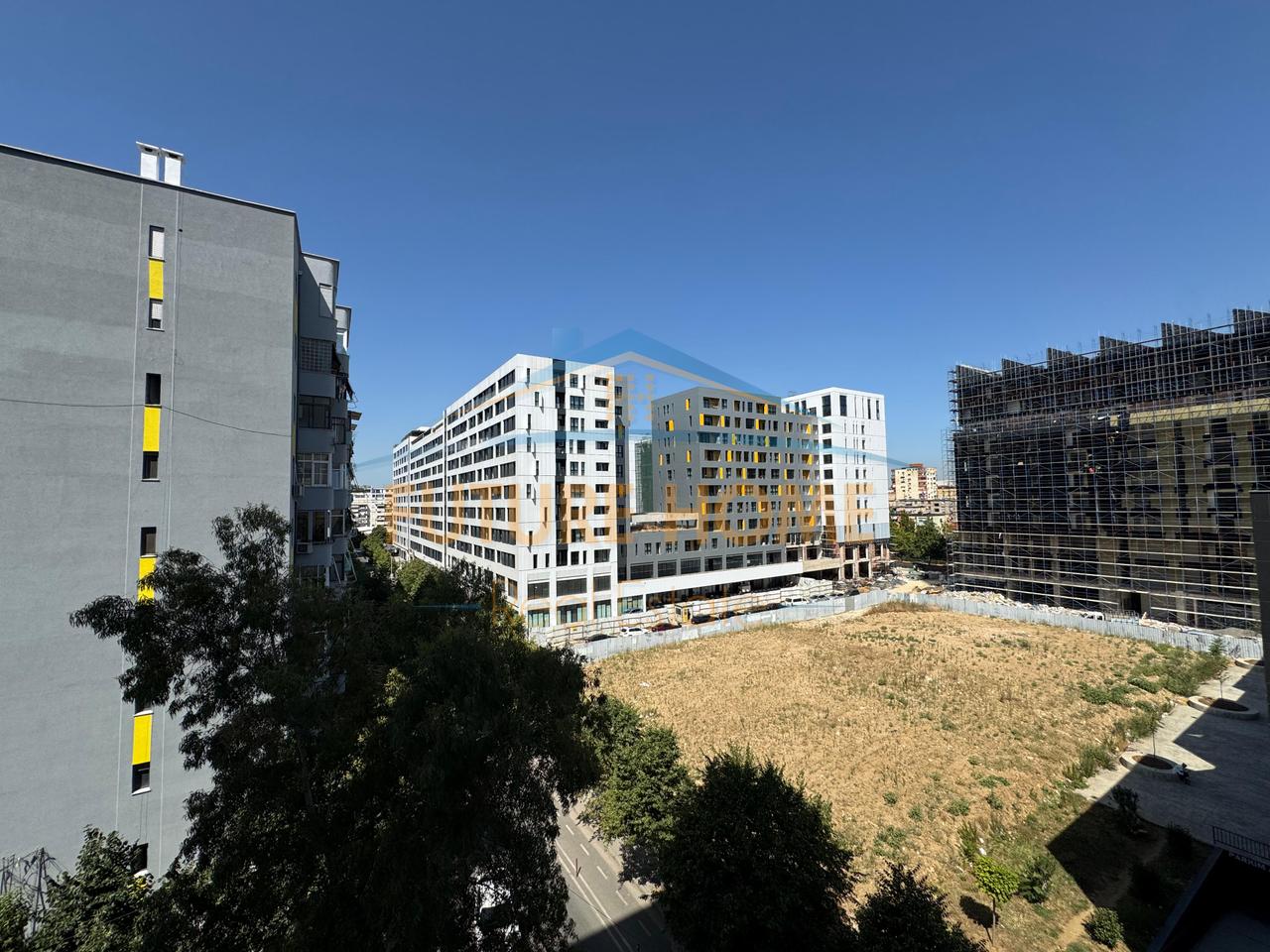 In vendita, 2 appartamenti 1+1 e un appartamento monolocale, Via Kavajës, Tirana.