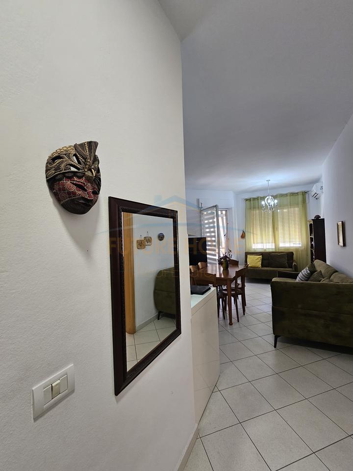 Qira, Appartamento 1+1+2 Balconi, Shkembi Kavajes, Durazzo