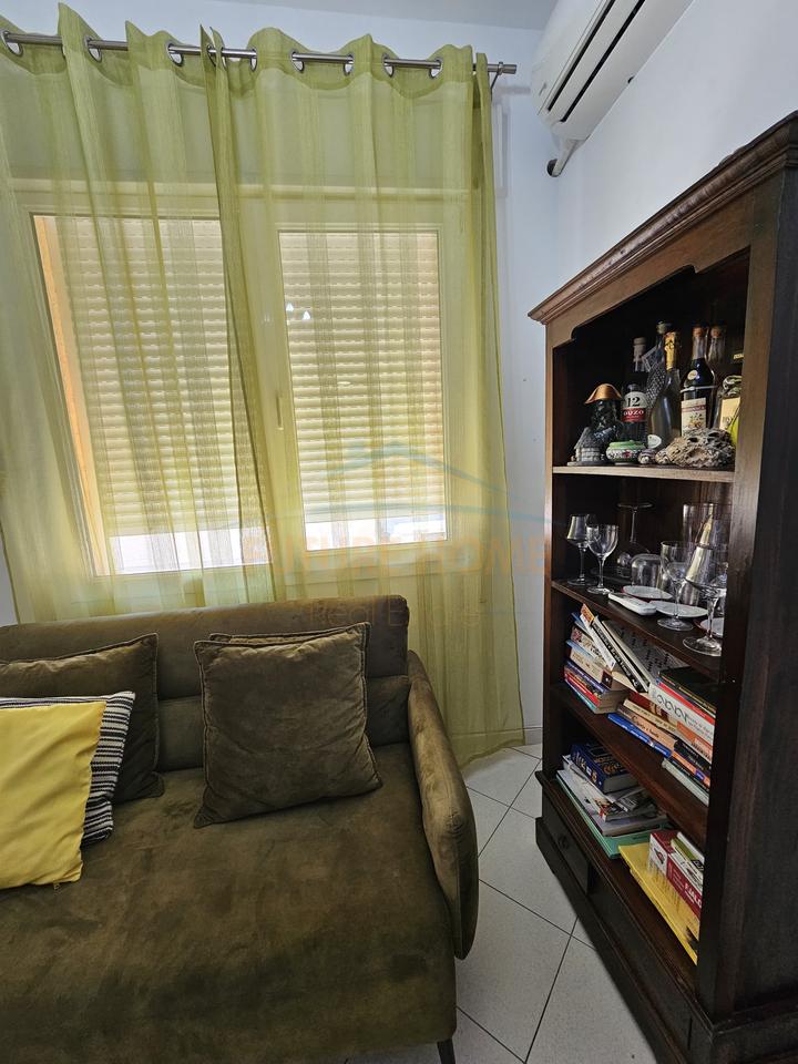 Qira, Appartamento 1+1+2 Balconi, Shkembi Kavajes, Durazzo