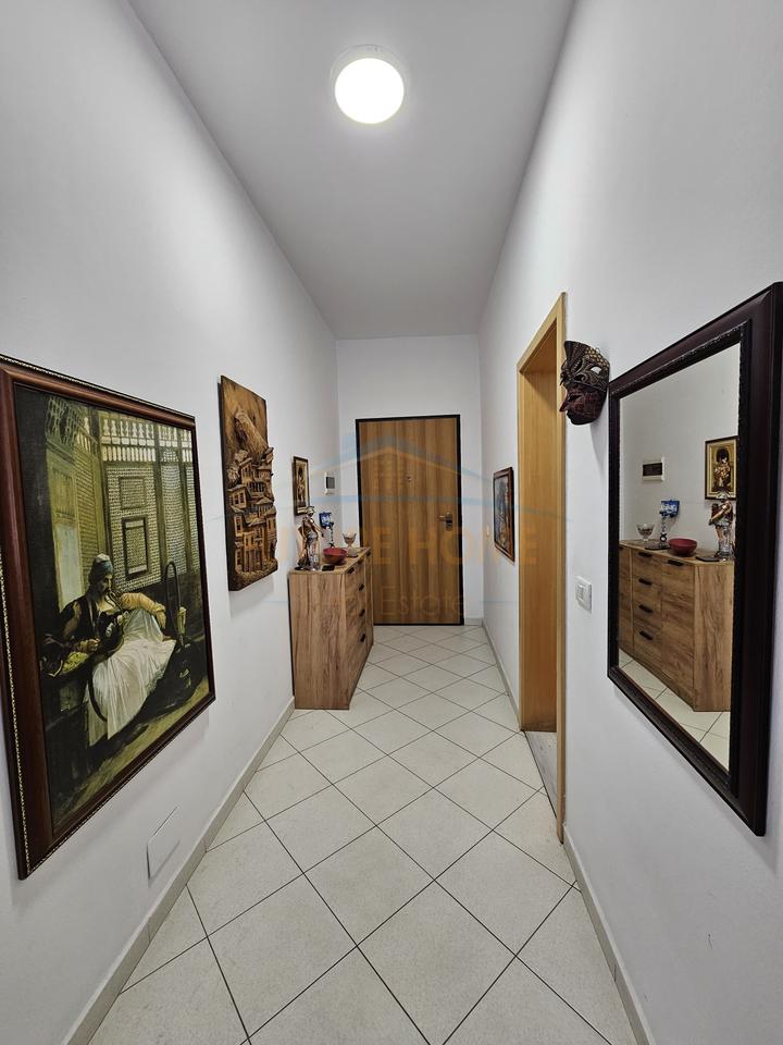 Qira, Appartamento 1+1+2 Balconi, Shkembi Kavajes, Durazzo