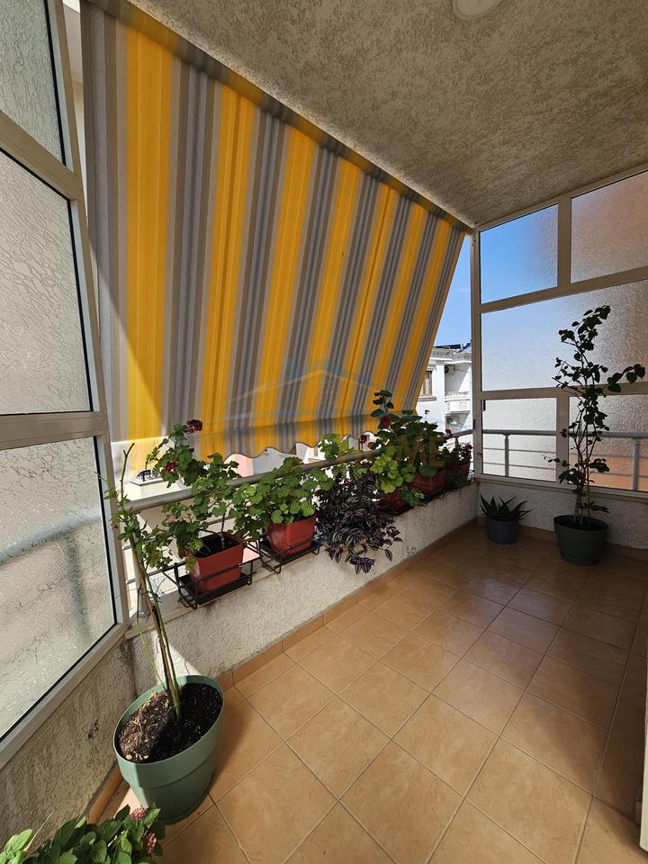 Qira, Appartamento 1+1+2 Balconi, Shkembi Kavajes, Durazzo