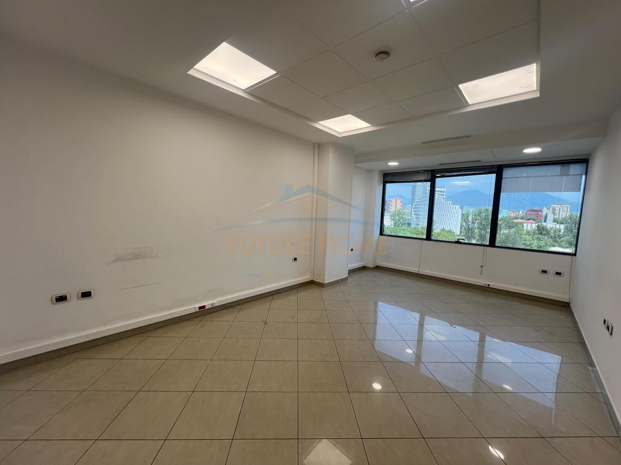 For rent, Business Space, Deshmoret e Kombit Boulevard.
