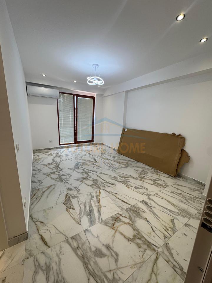 Affitto, Appartamento 1+1+ Parcheggio, Centro, Tirana.