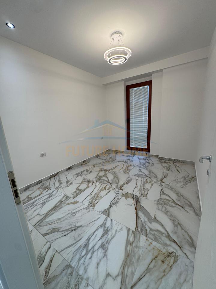 Affitto, Appartamento 1+1+ Parcheggio, Centro, Tirana.