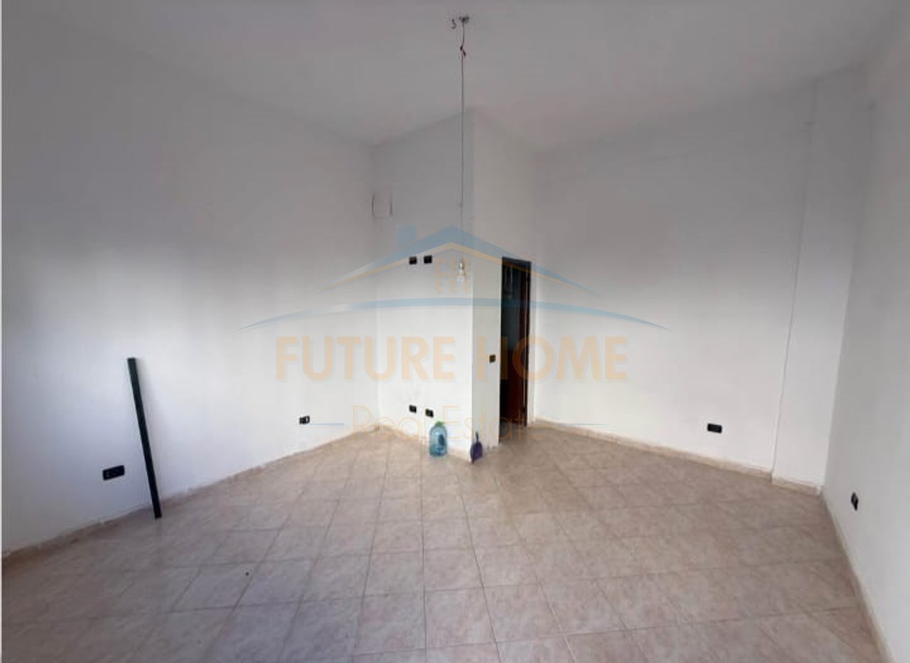 For sale, Business Premises, Near 'Leonik Tomeo' School, Durres