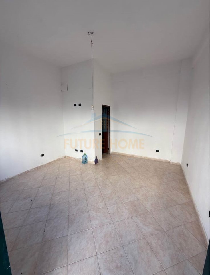 For sale, Business Premises, Near 'Leonik Tomeo' School, Durres
