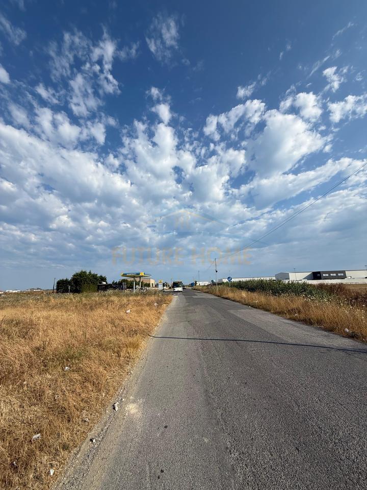 Shitet, Toke, Pranë Eco Park, Durrës.