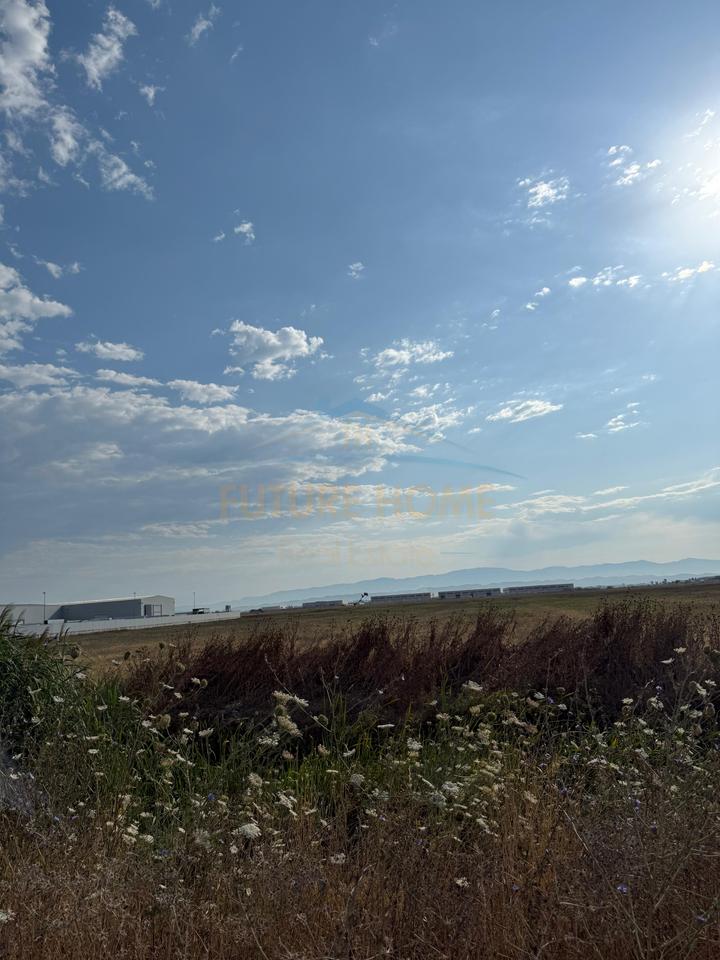 Shitet, Toke, Pranë Eco Park, Durrës.